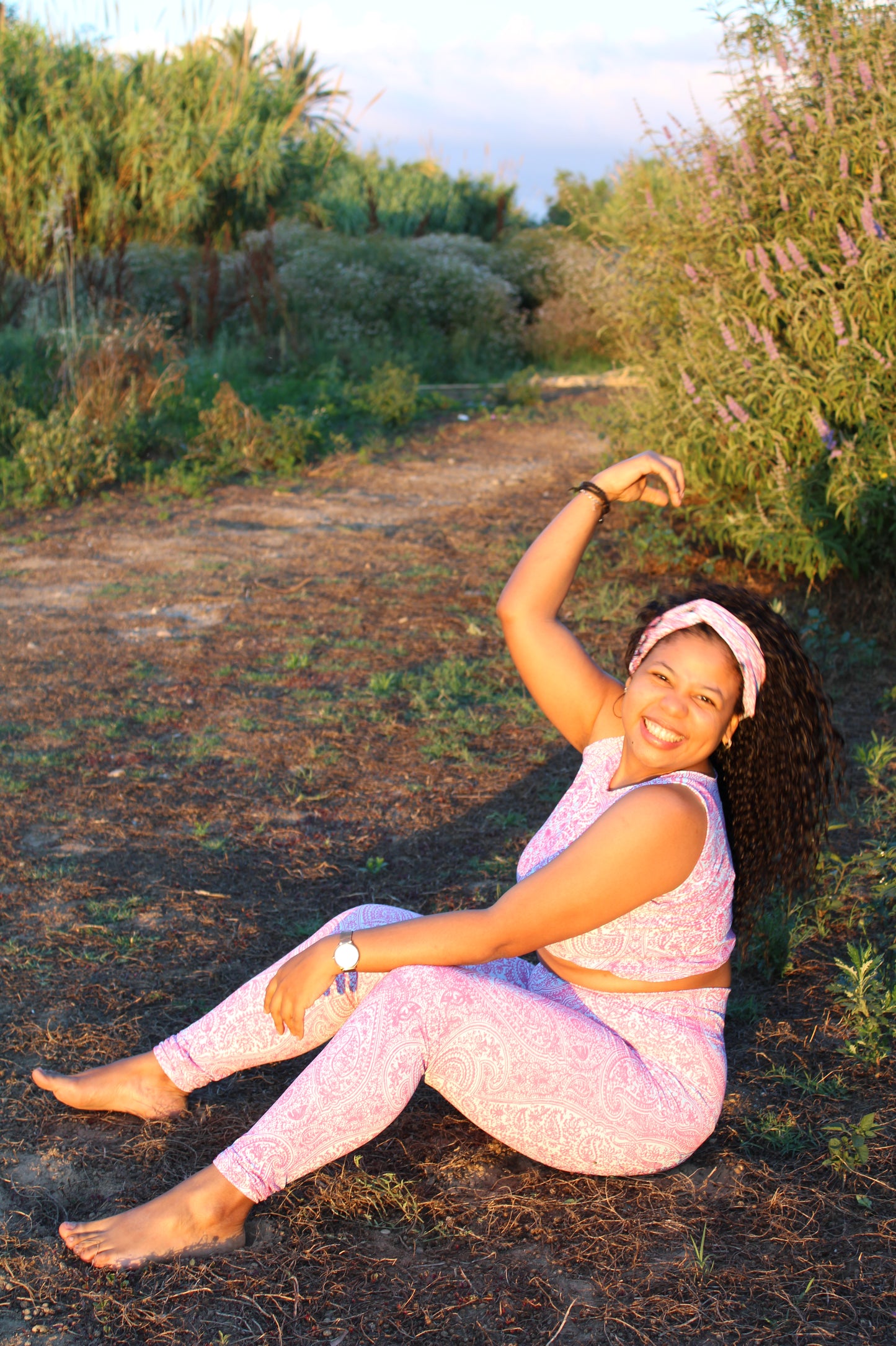 Conjunto top corto, leggins y diadema