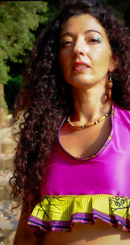 Falda corta y top con volantes