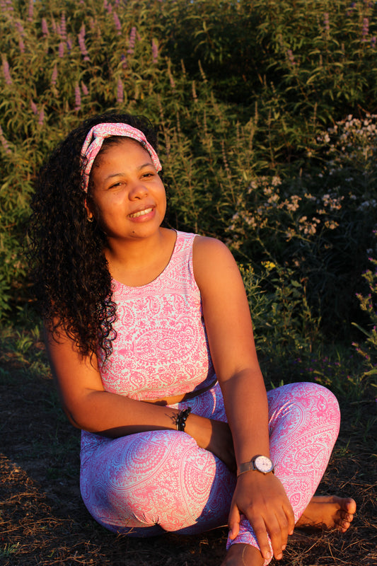 Conjunto top corto, leggins y diadema