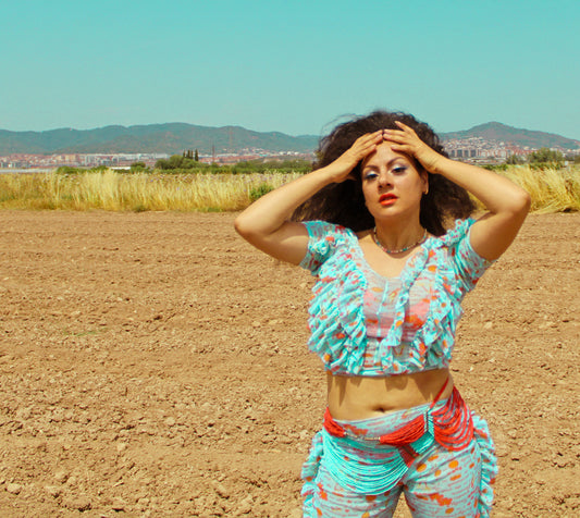 Mono manga larga corta con detalles y leggins