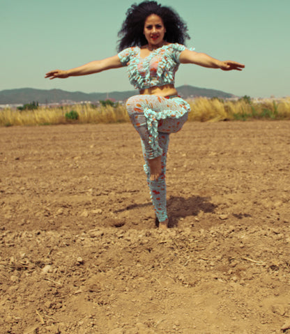 Mono manga larga corta con detalles y leggins