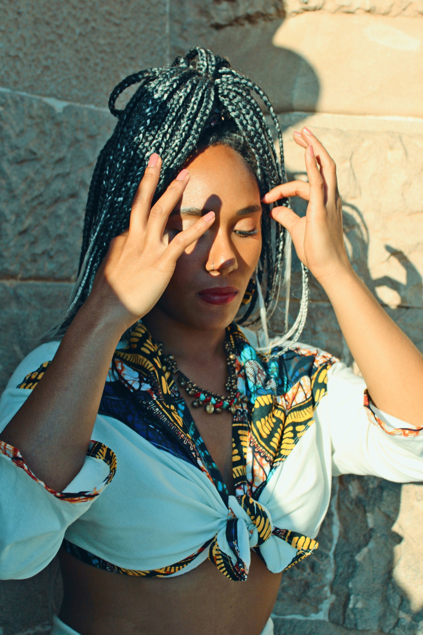 Blusa con estampado y diadema para el pelo