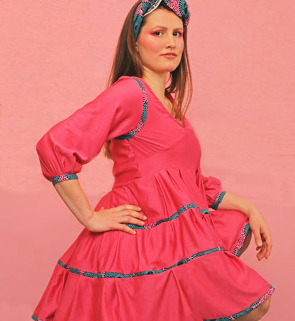 Vestido de satin manga 3/4 con detalles wax y turbante a juego