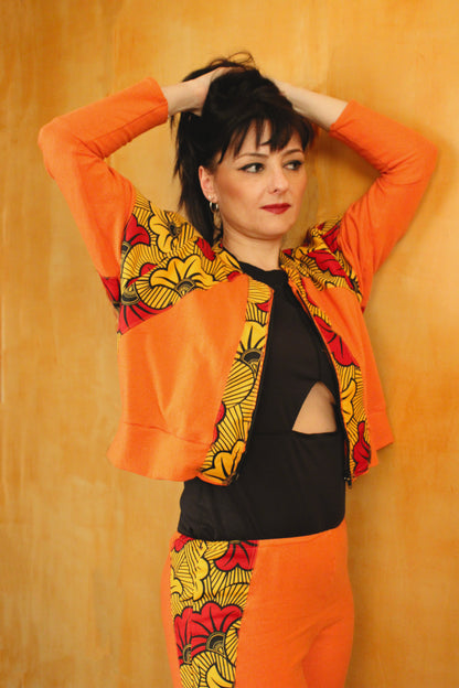 Conjunto chaqueta de manga larga con cremallera y pantalon campana