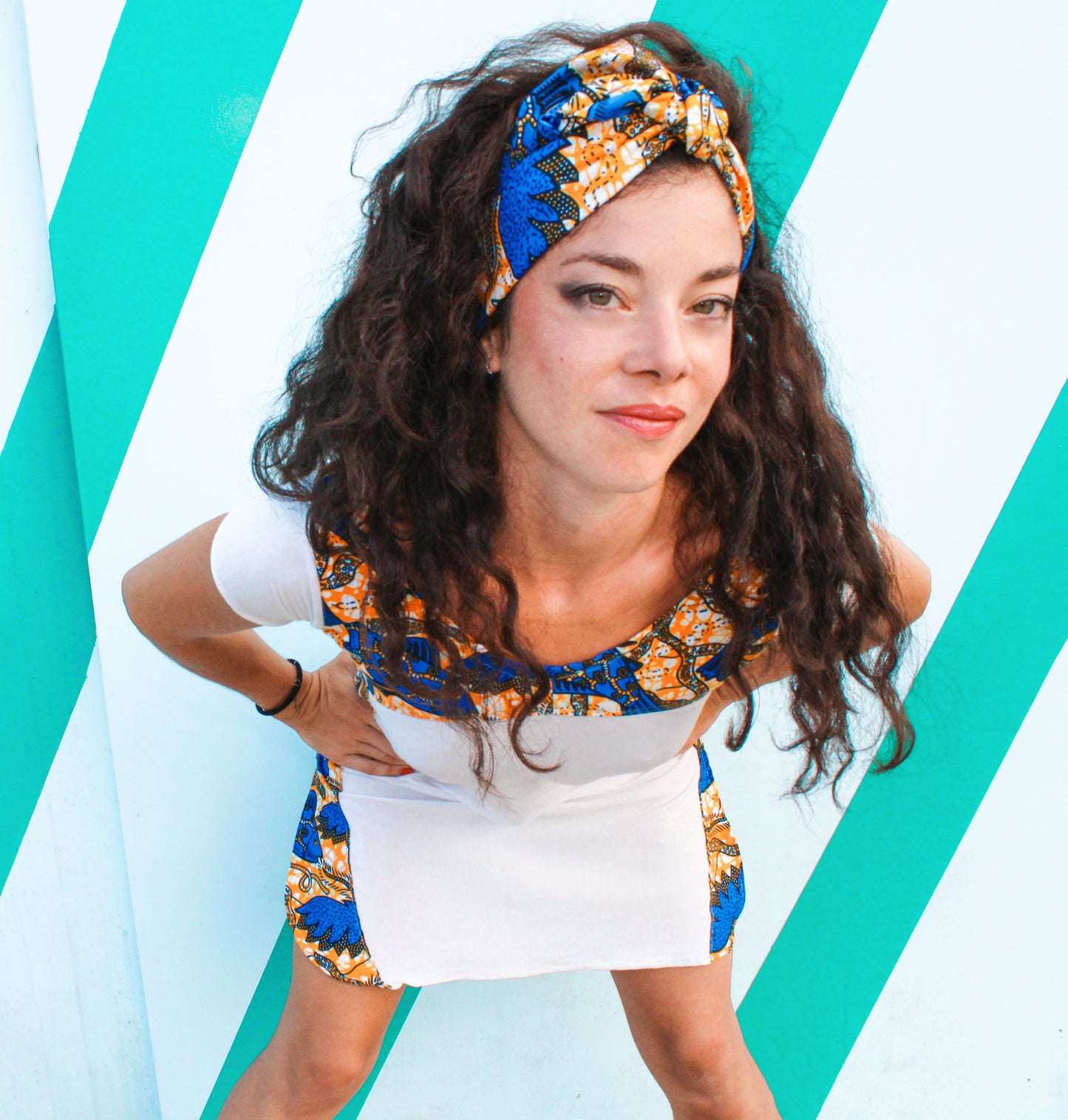 Vestido camiseta corto con estampado Wax y diadema